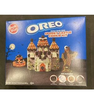 Oreo Spooky Castle Cookie Kit